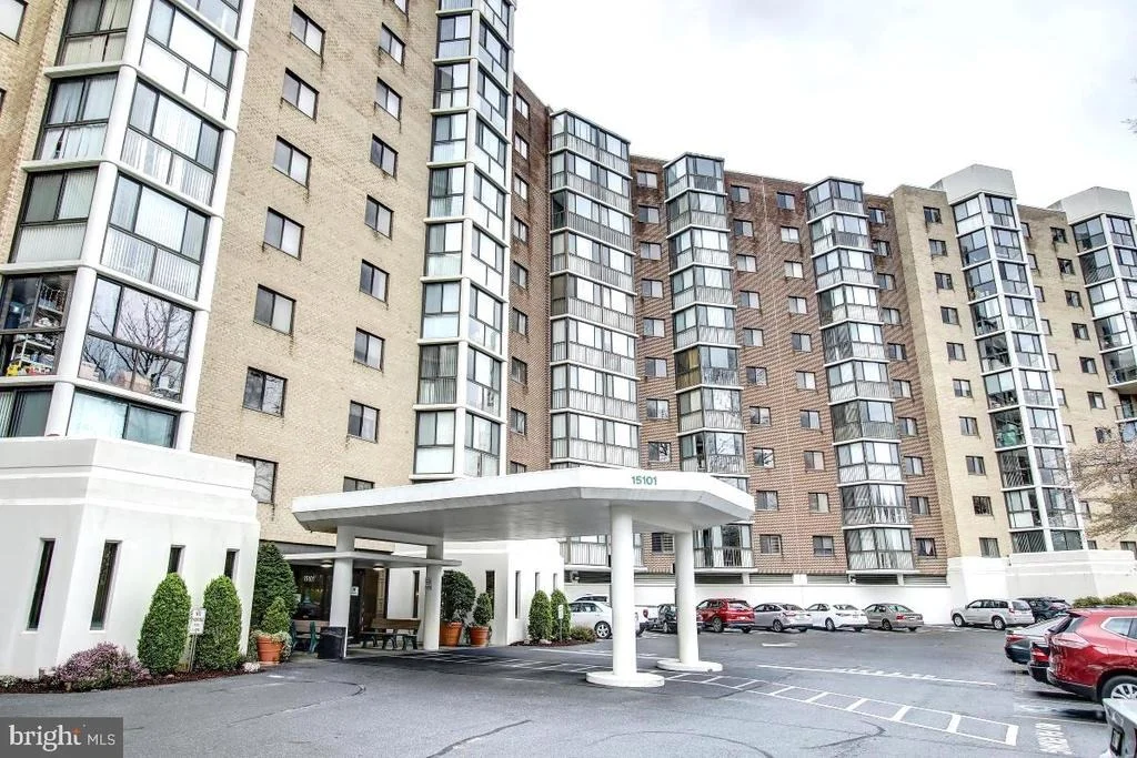 Photo of Unit 1422 at 15101 INTERLACHEN DRIVE