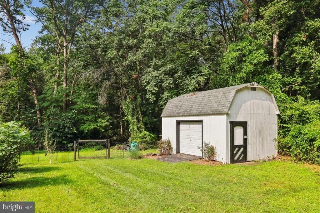 Photo of 833 MEADOW ROAD
