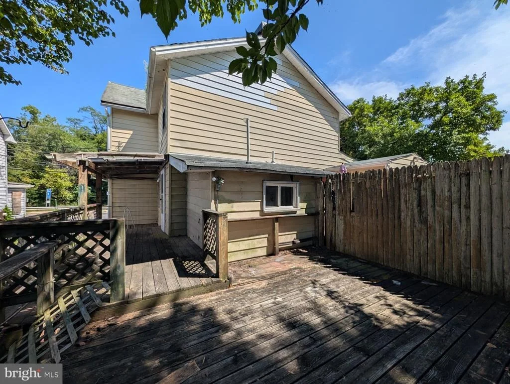 Photo of 6090 FALLS ROAD