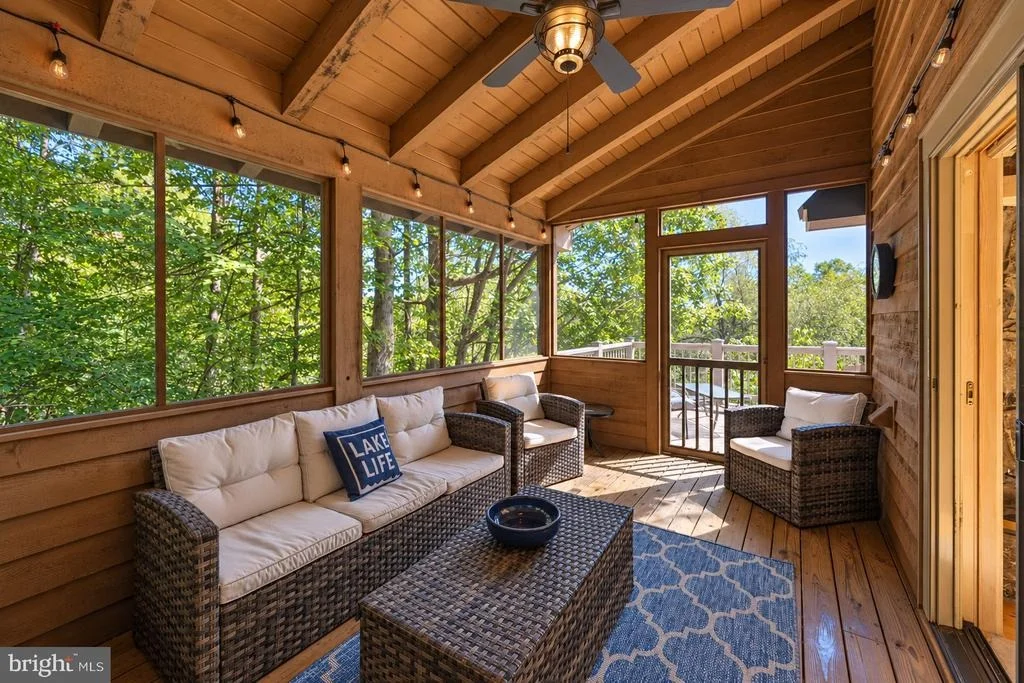 Photo of 431 MOUNTAINTOP ROAD