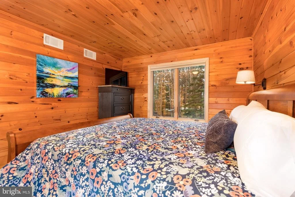 Photo of 925 PINE TREE POINT ROAD