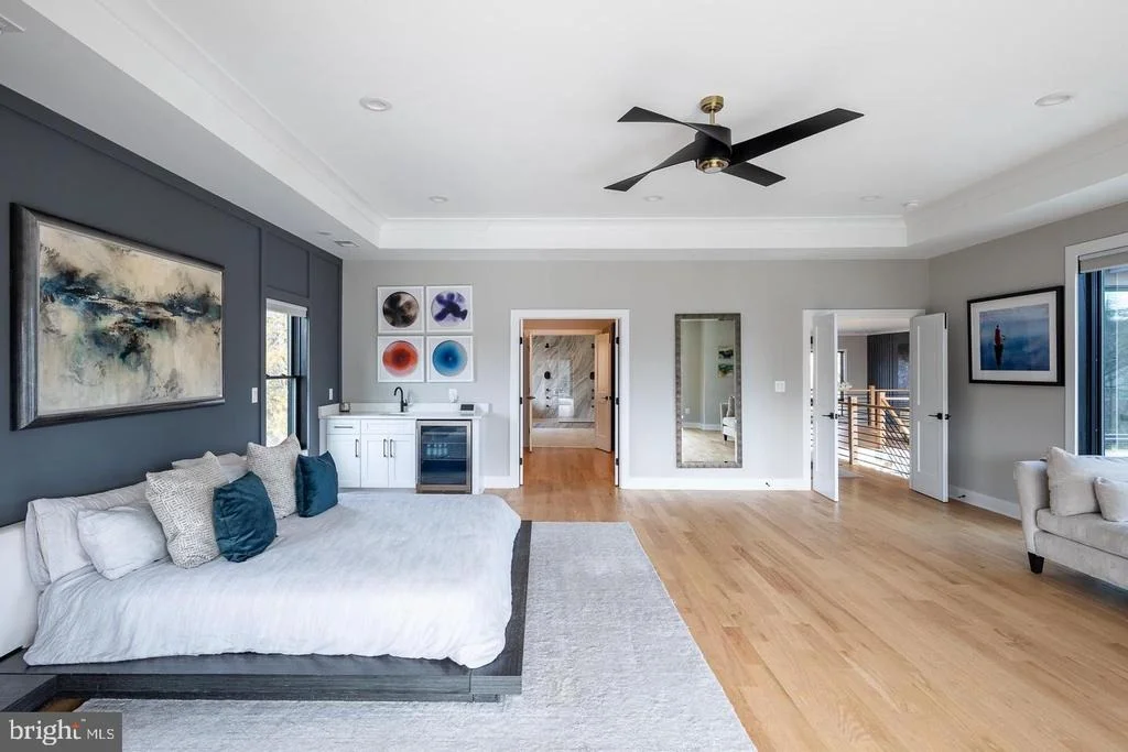 Photo of 6884 CHURCHILL ROAD