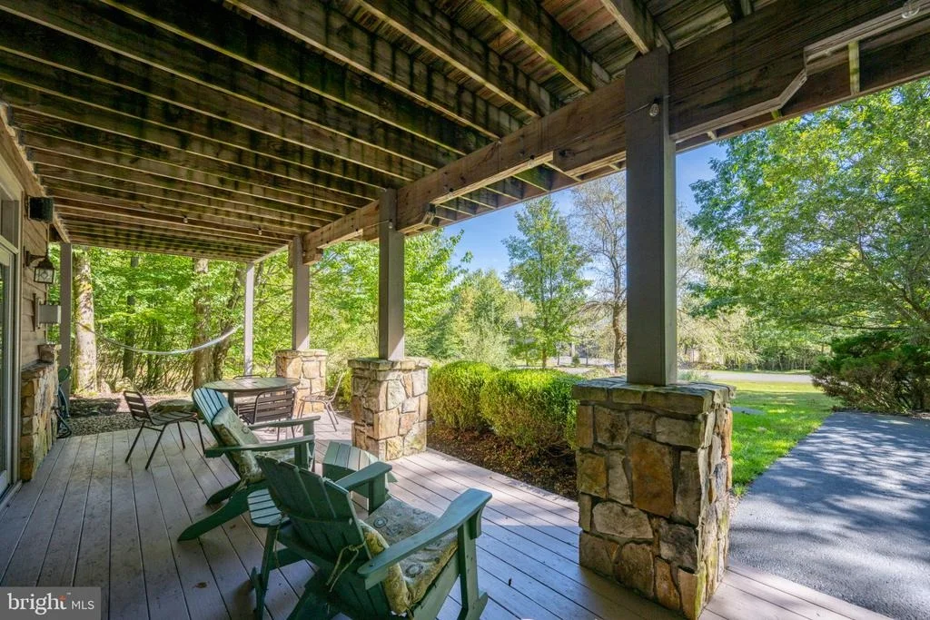 Photo of 431 MOUNTAINTOP ROAD