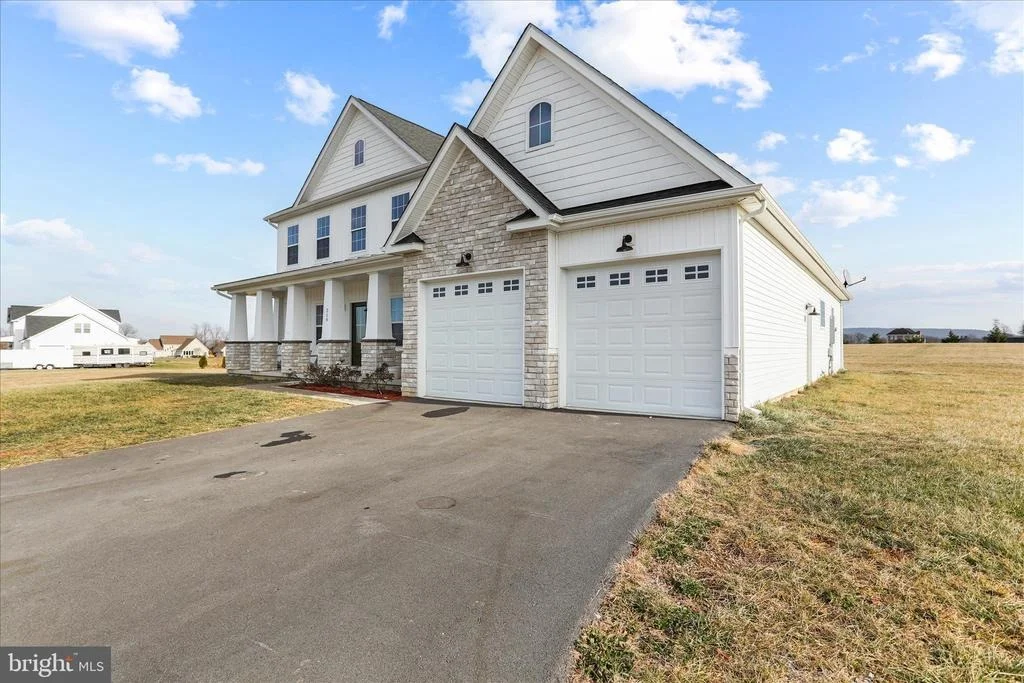 Photo of 219 SUMMERFIELD WAY