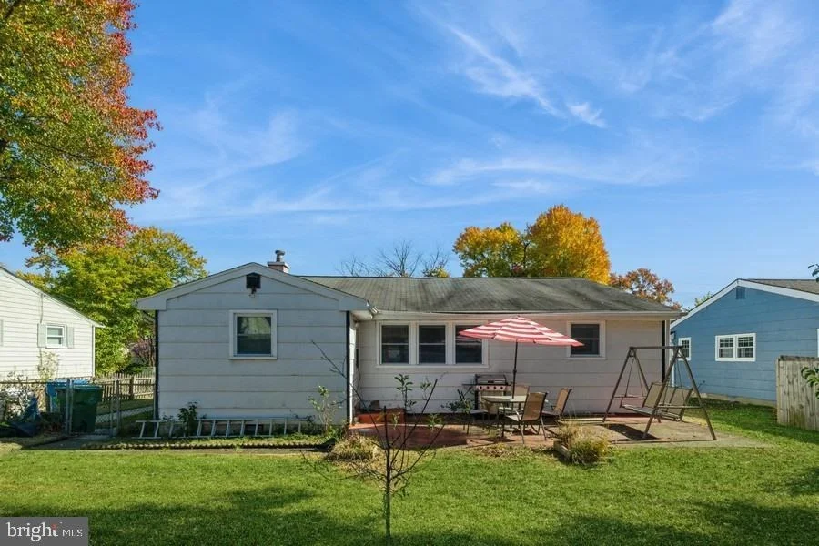 Photo of 212 3RD AVENUE W