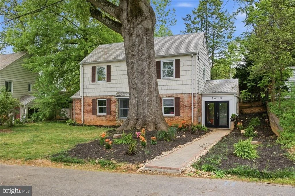 Photo of 1613 N SPRINGWOOD DRIVE N