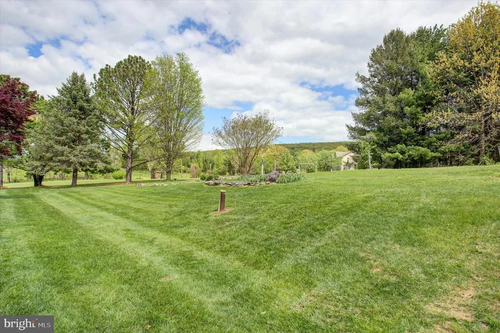 Photo of 8001 MAPLEVILLE ROAD