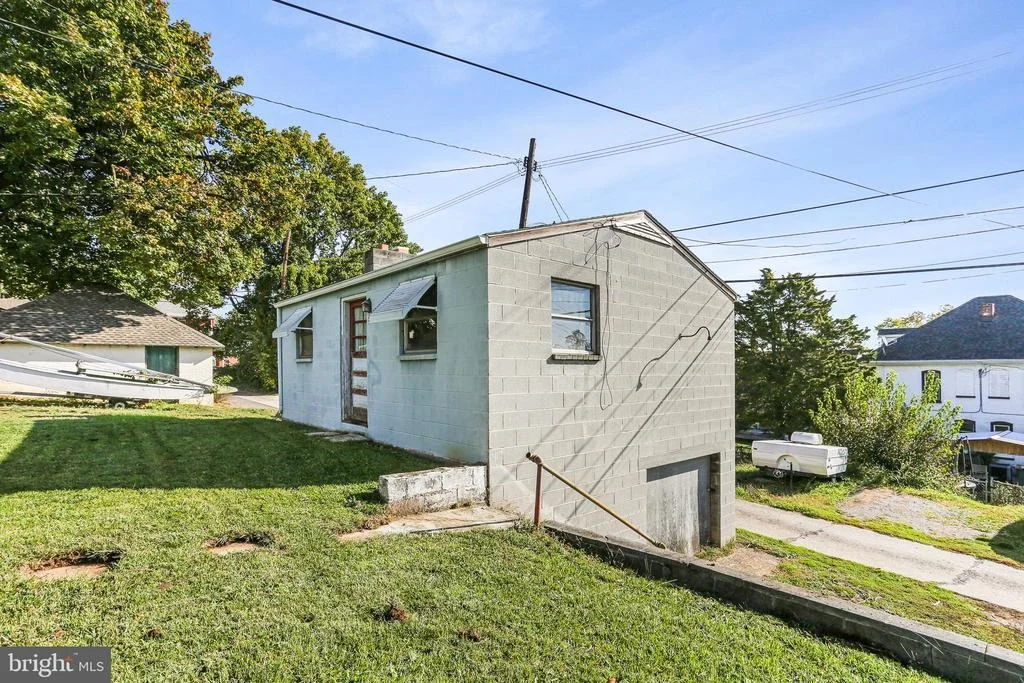 Photo of 526 SUMMIT AVENUE