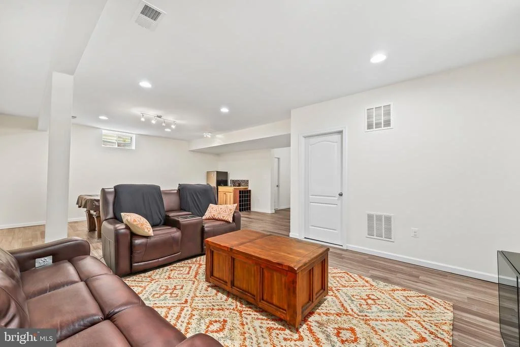 Photo of 43245 BARNSTEAD DRIVE