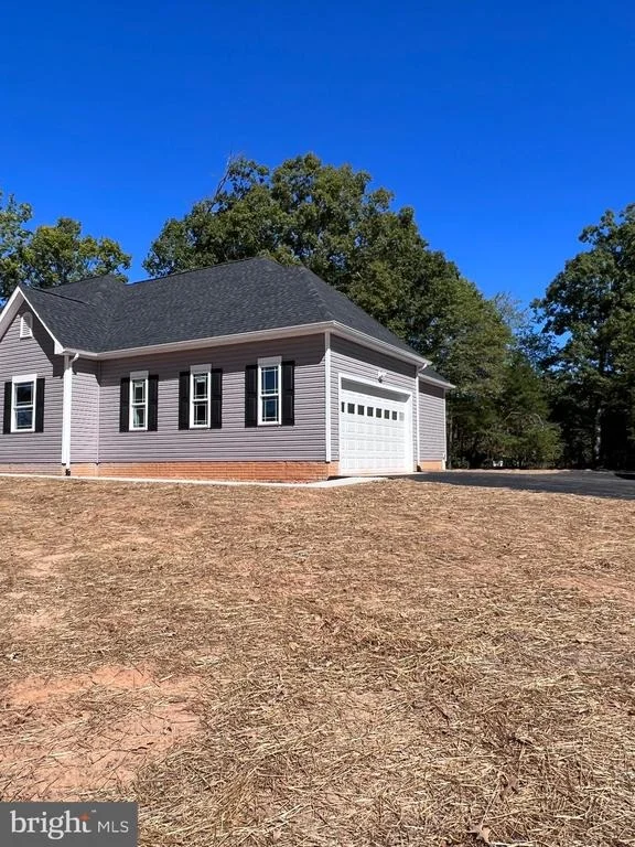 Photo of 7946 ROGUES ROAD