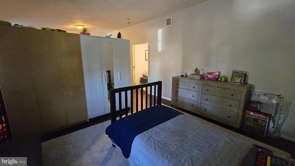 Photo of 140 ROBBINS AVENUE