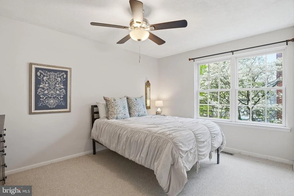 Photo of 289 COLLEGE MANOR DRIVE