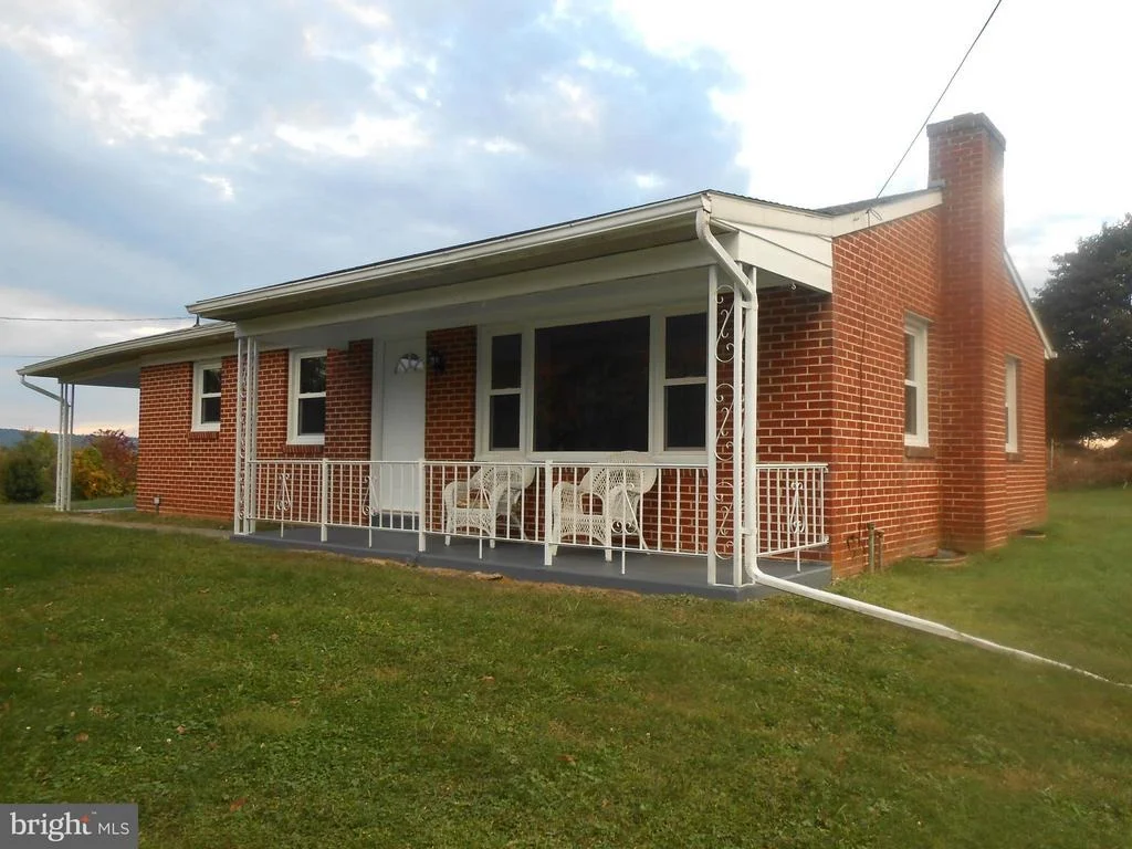 Photo of 6212 APPLETOWN ROAD