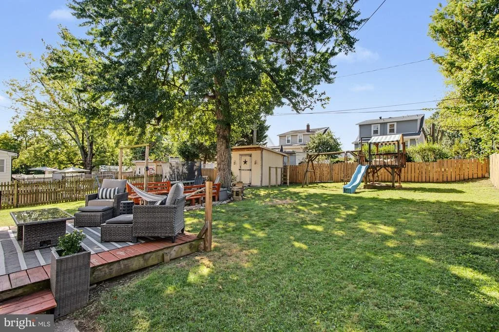 Photo of 2811 PINEWOOD AVENUE