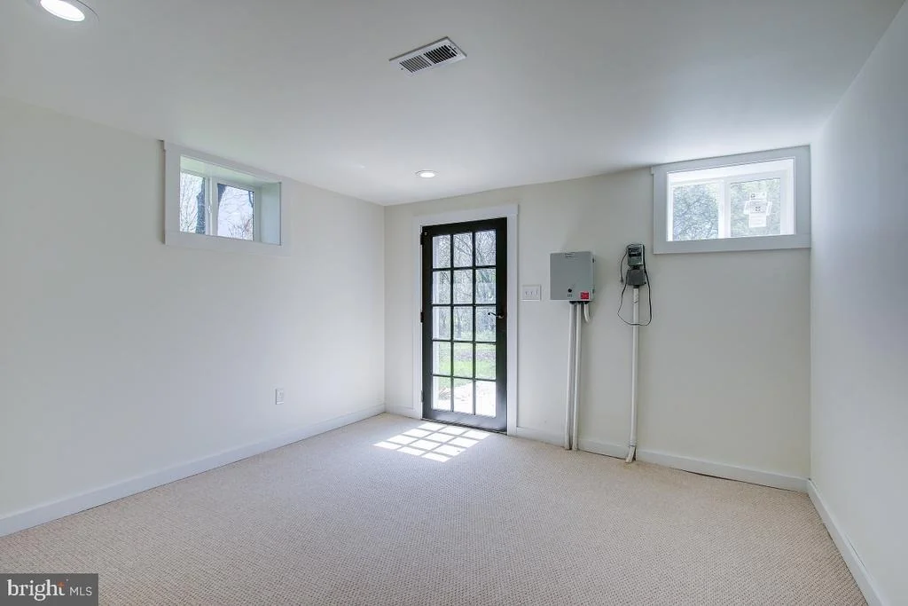 Photo of 8022 BOLIVAR ROAD