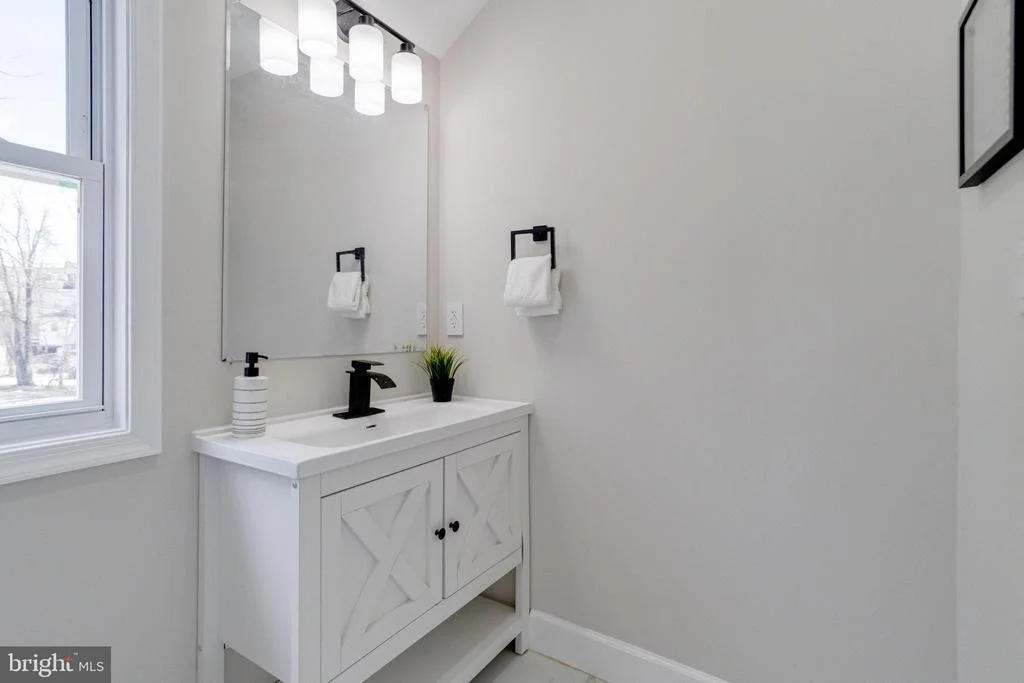 Photo of 605 WALNUT AVENUE