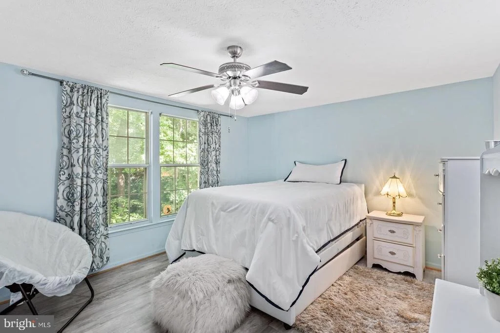 Photo of 15084 HOLLEYSIDE DRIVE
