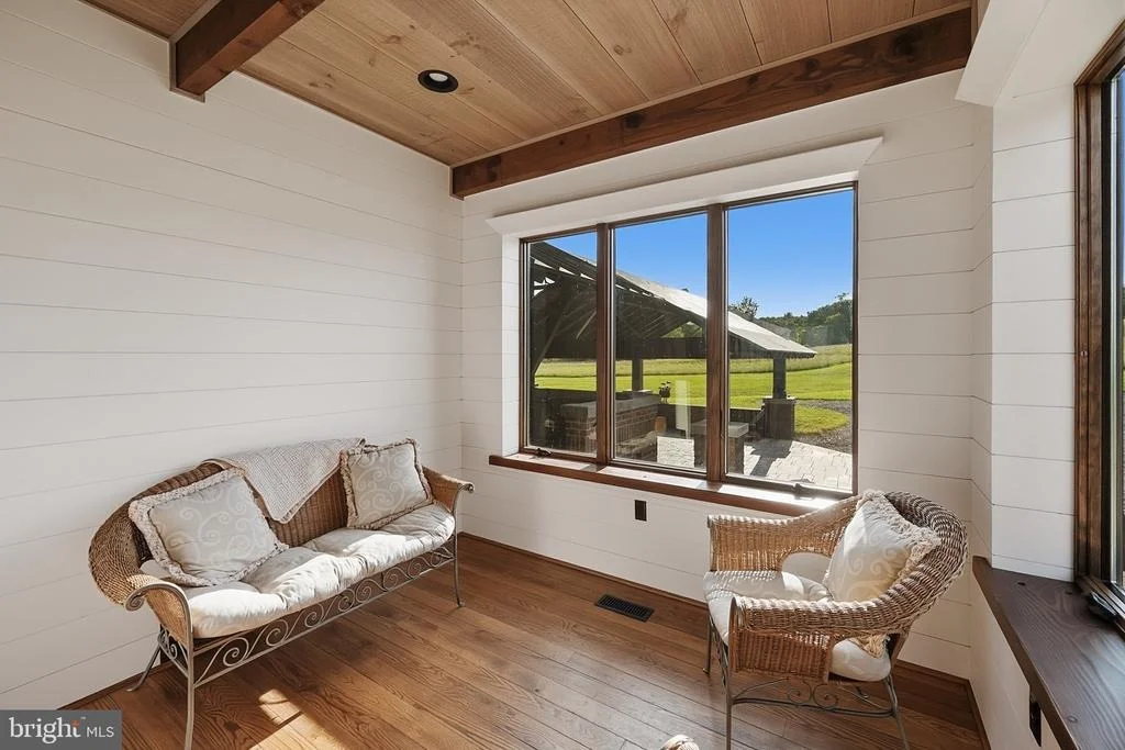 Photo of 415 NAZELROD ROAD