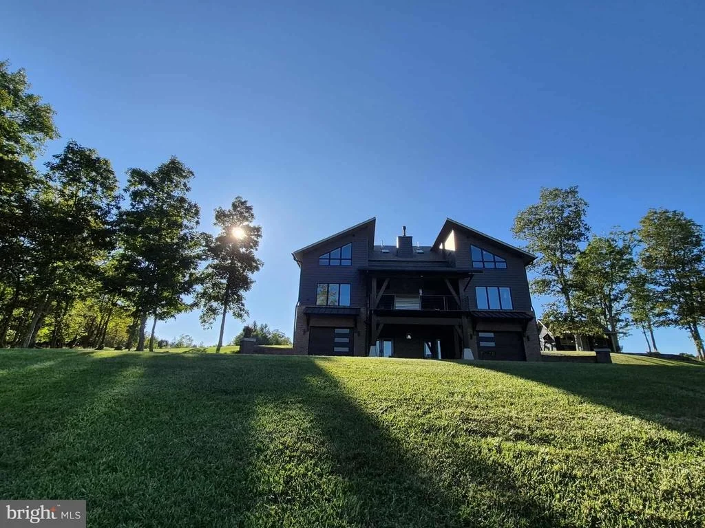 Photo of 415 NAZELROD ROAD