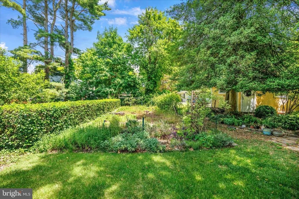 Photo of 565 SUNSET KNOLL ROAD