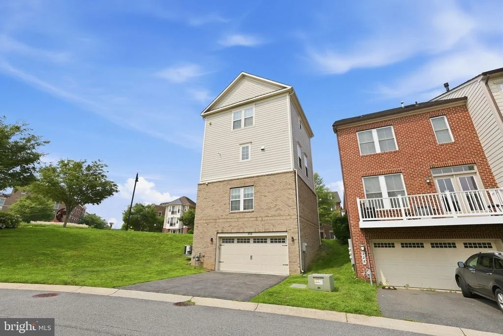 Photo of 232 PARKVIEW AVENUE
