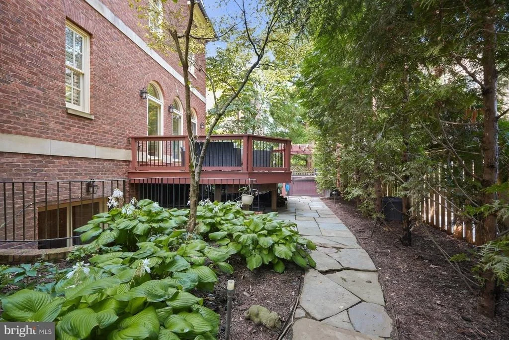 Photo of 1620 FOXHALL ROAD NW