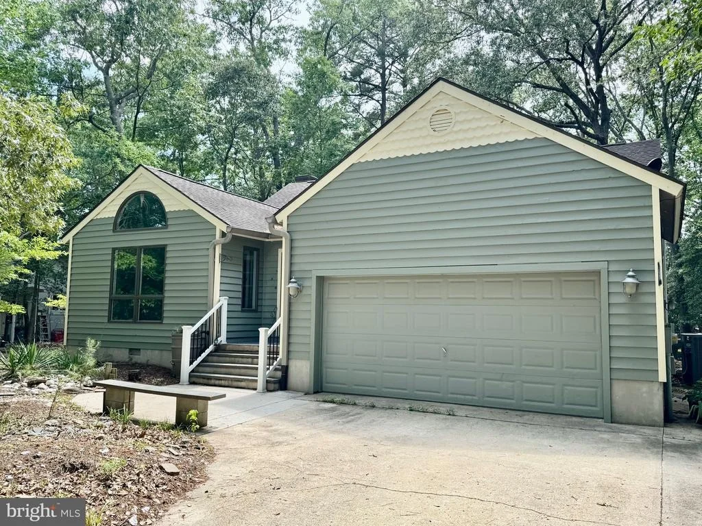 Photo of 23735 WOODS DRIVE
