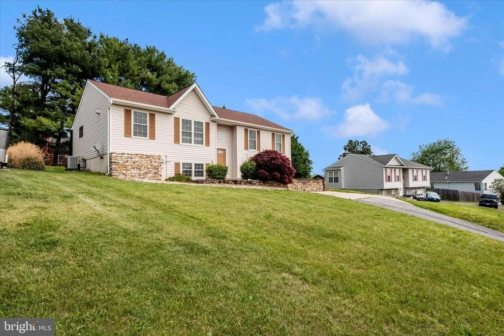 Photo of 127 SUNHIGH DRIVE