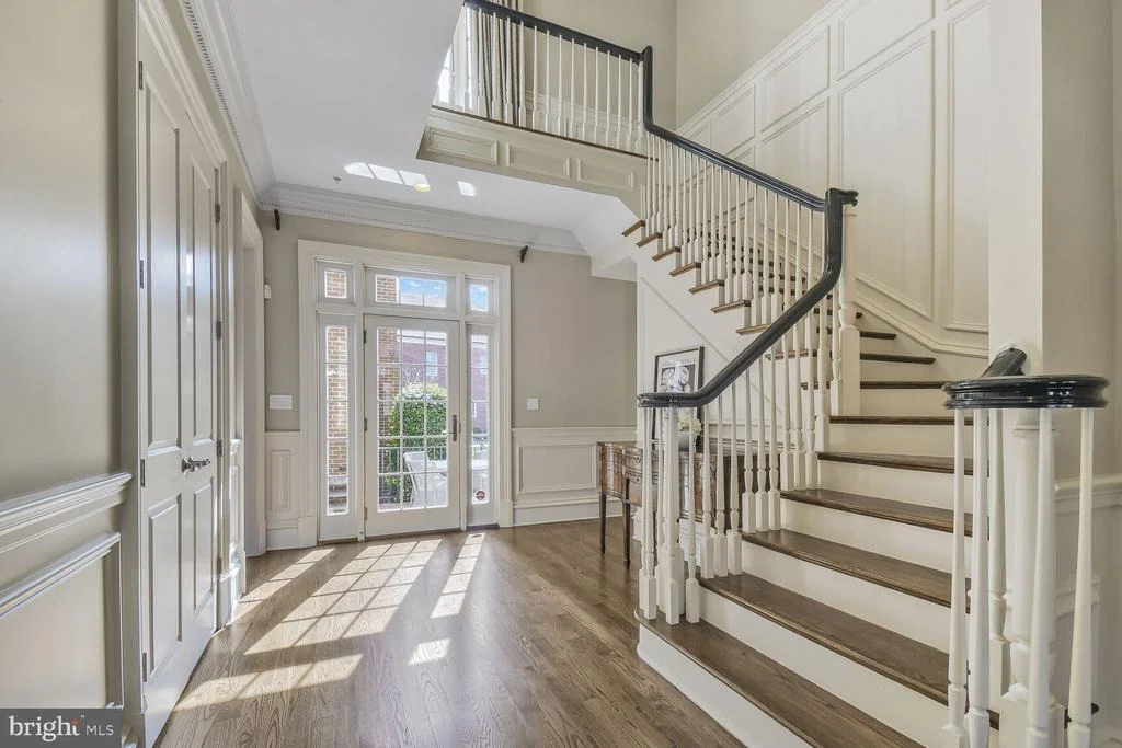 Photo of 1935 FOXVIEW CIRCLE NW