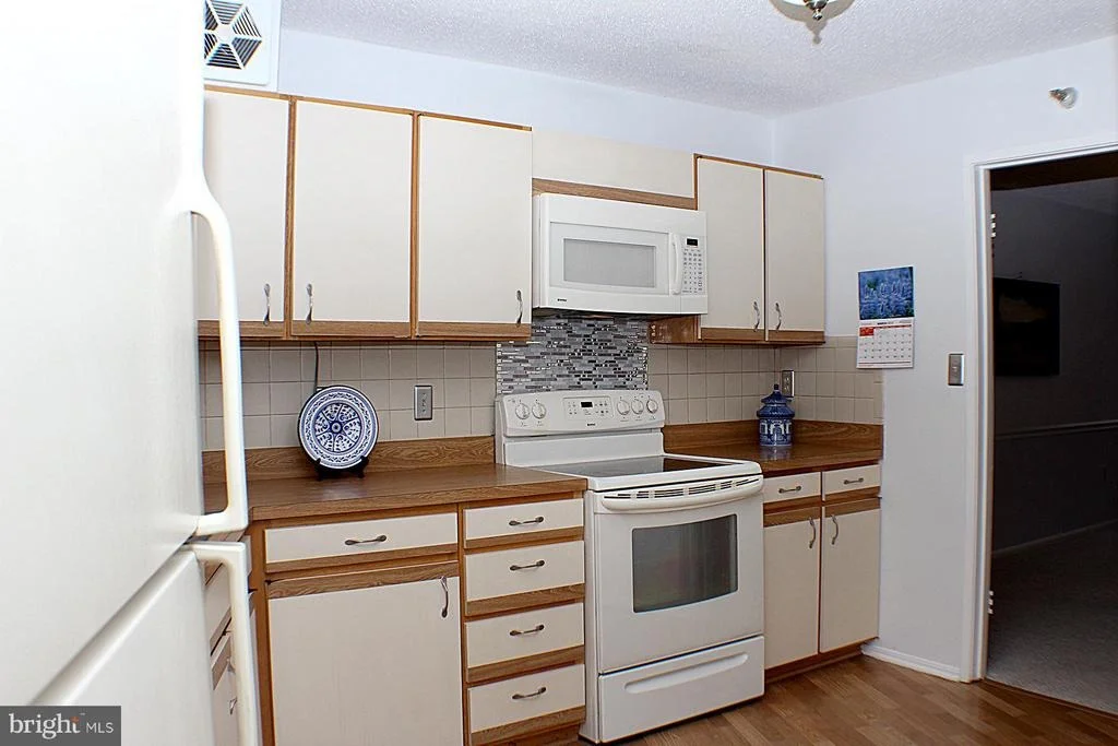 Photo of Unit 1218 at 15101 INTERLACHEN DRIVE