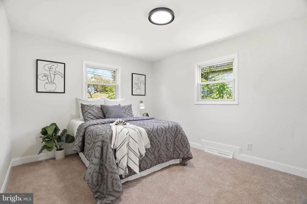 Photo of 1004 FLAGTREE LANE