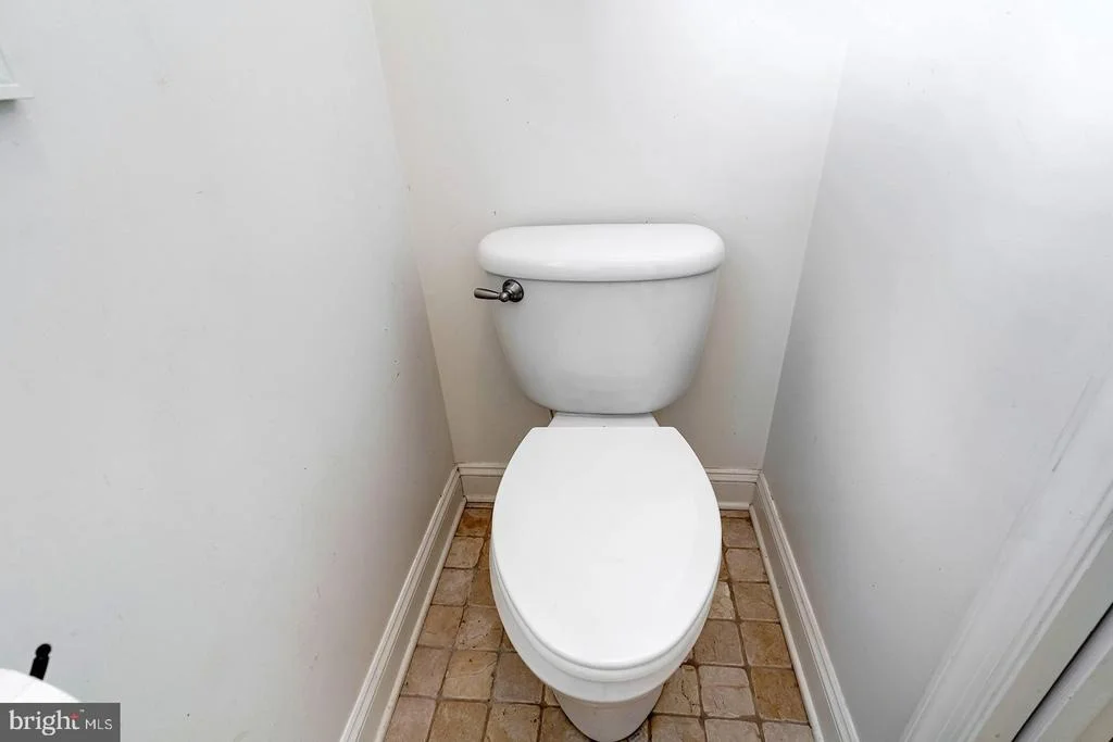 Photo of 142 W SHORE DRIVE