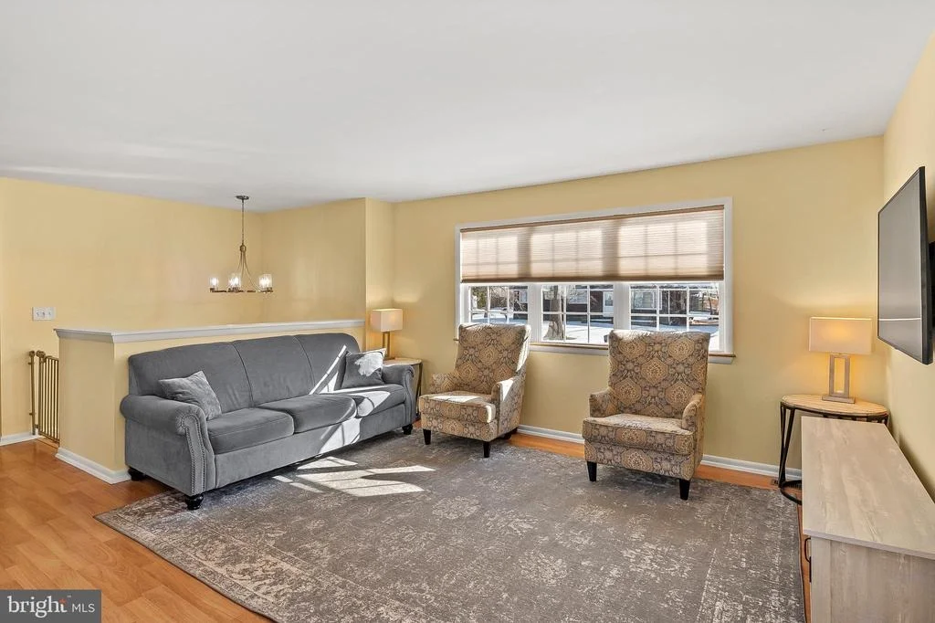 Photo of 982 HIGHPOINT DRIVE