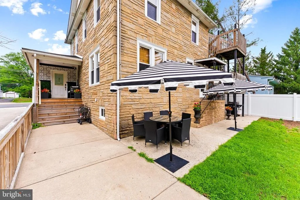 Photo of 1124 MANTUA PIKE