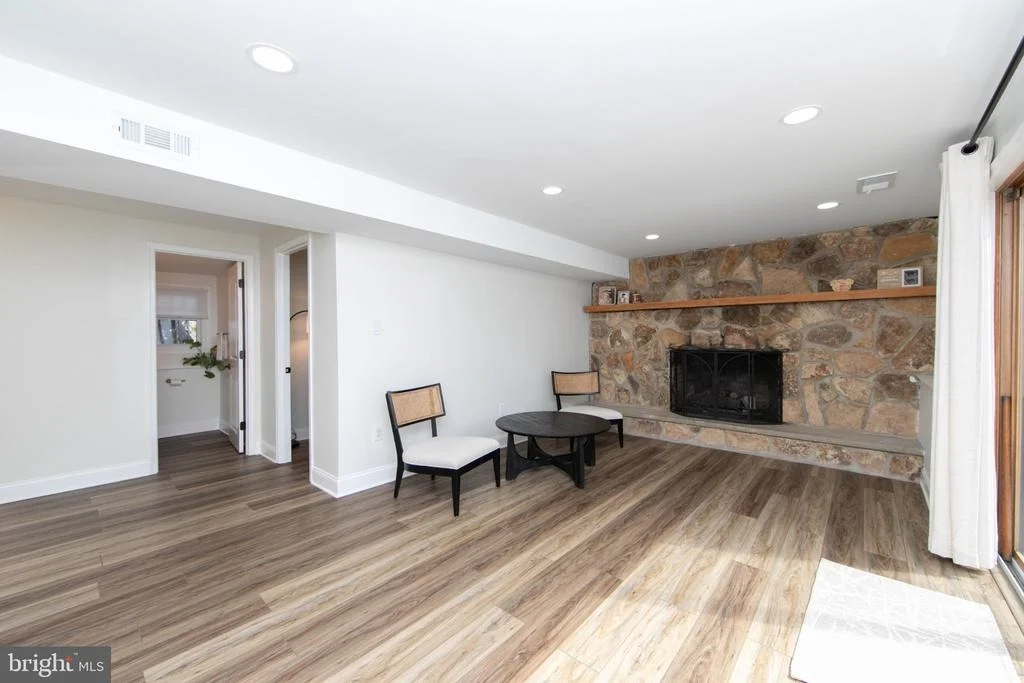 Photo of 787 LANCING ROAD