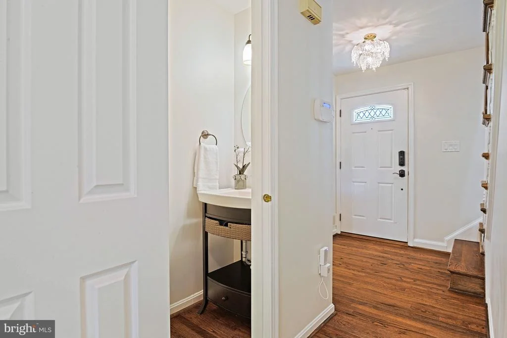Photo of 7712 LEAR ROAD