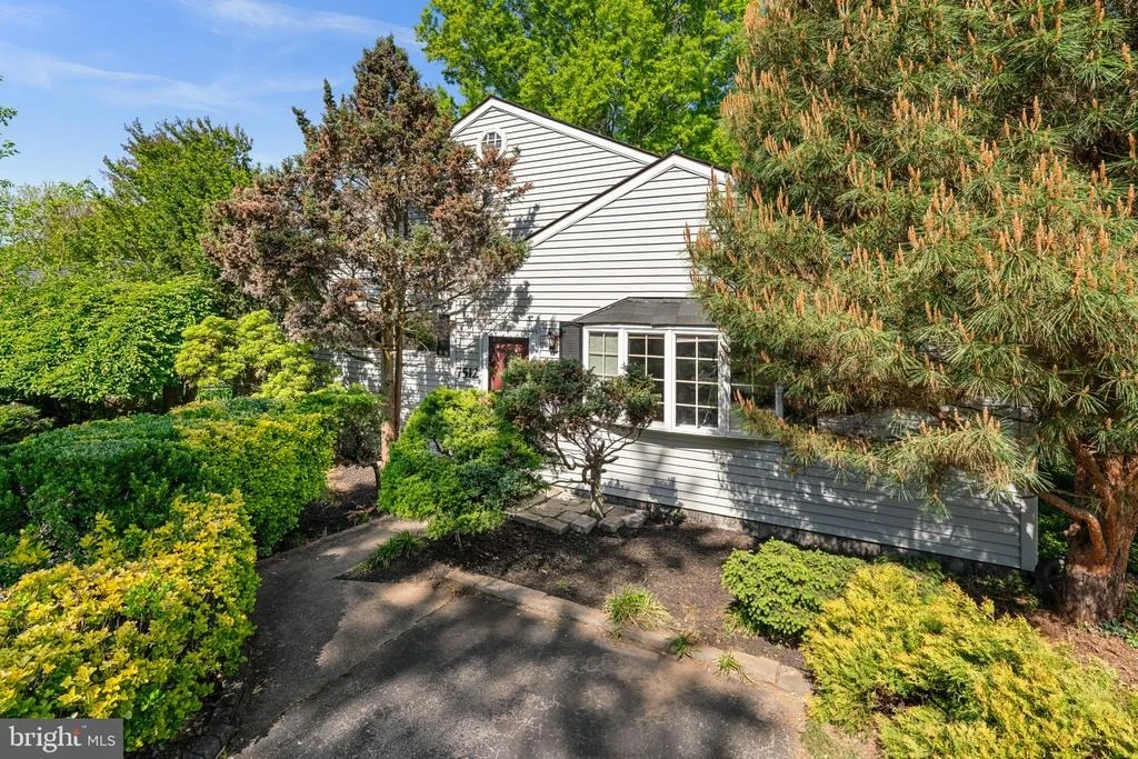Photo of 7512 FAR HILLS DRIVE