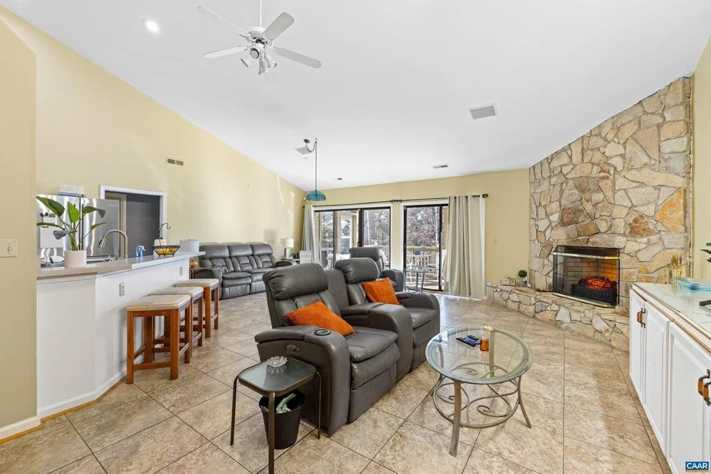 Photo of 465 HIDDEN RIDGE RD