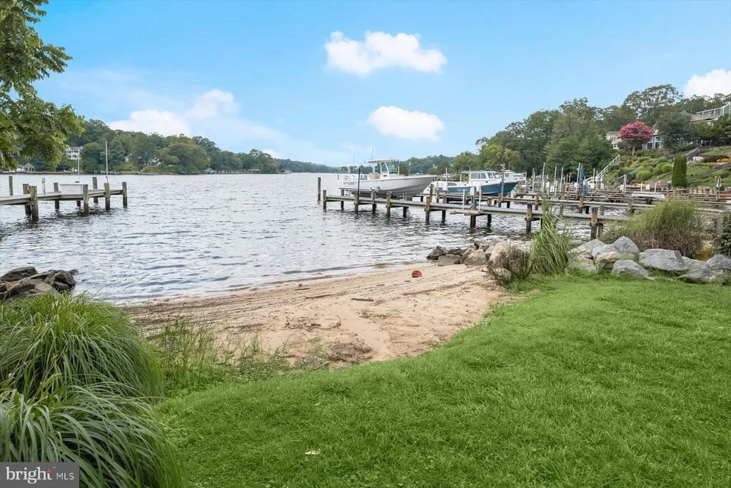 Photo of 579 WEST DRIVE