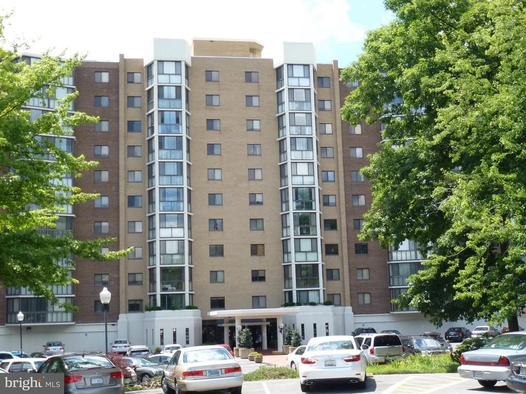 Photo of Unit 3701 at 15115 INTERLACHEN DRIVE