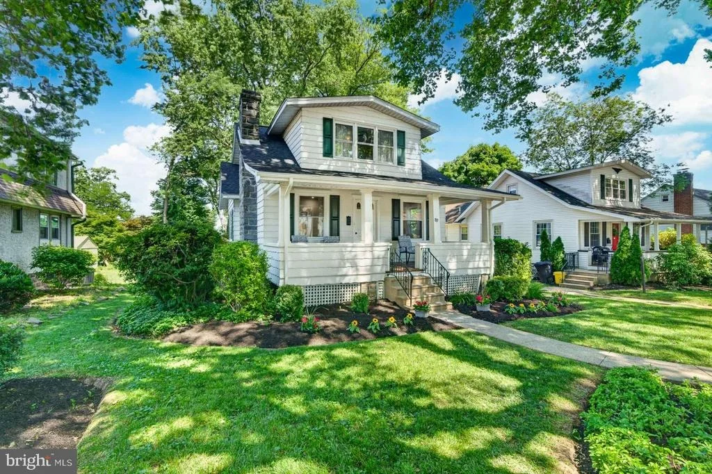 Photo of 89 SAXER AVENUE