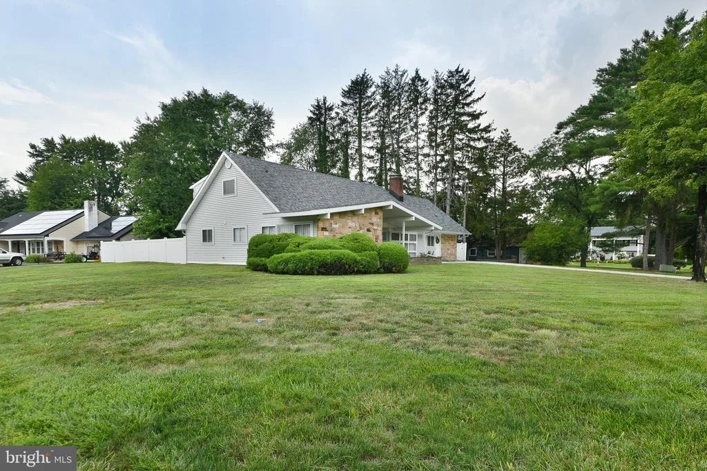 Photo of 8 WINDOVER LANE