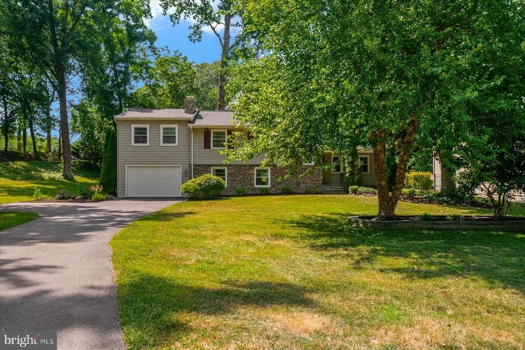 Photo of 1134 VALLEY DRIVE