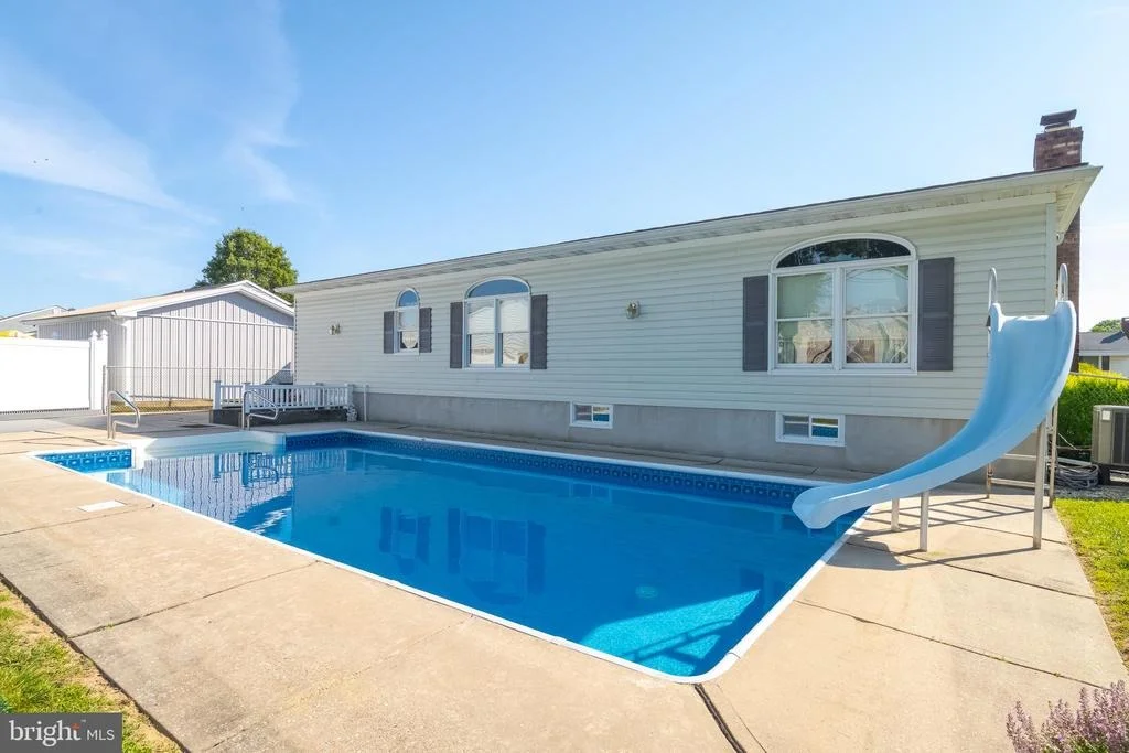 Photo of 417 NOLLMEYER ROAD