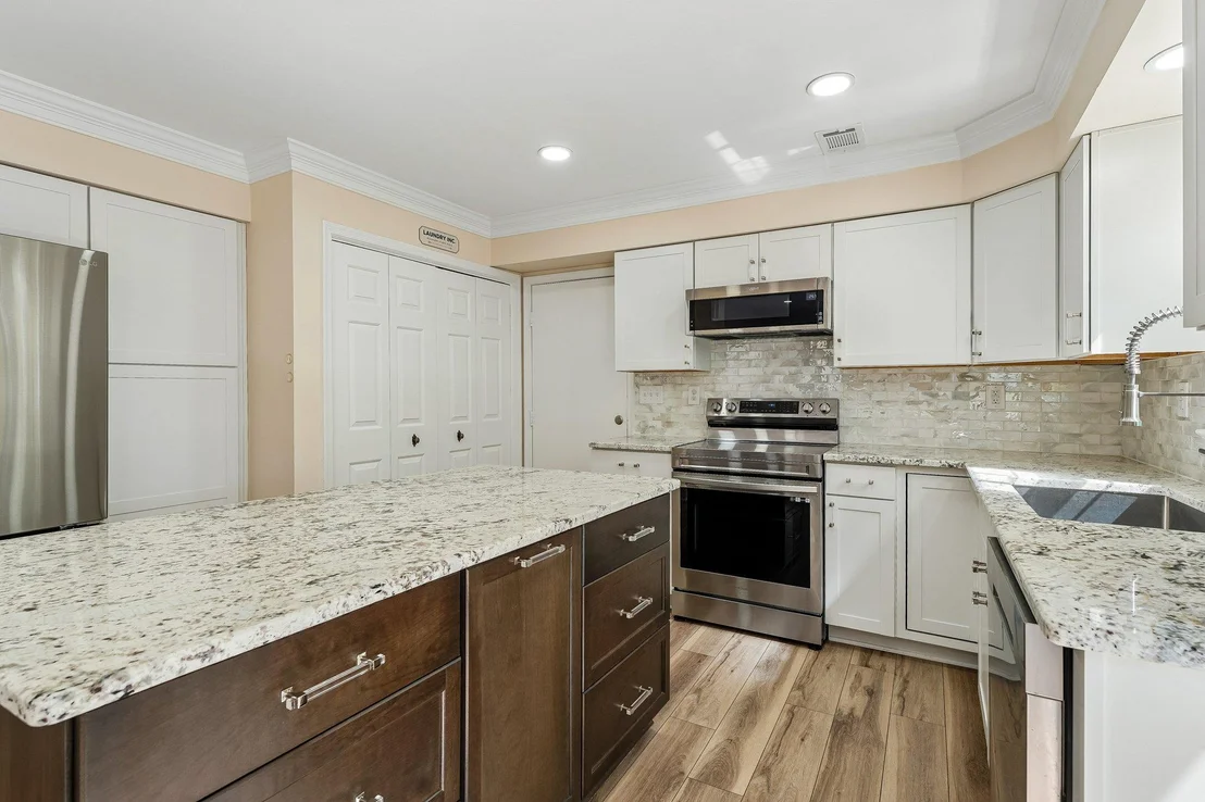Photo of 8600 VALLEY DR