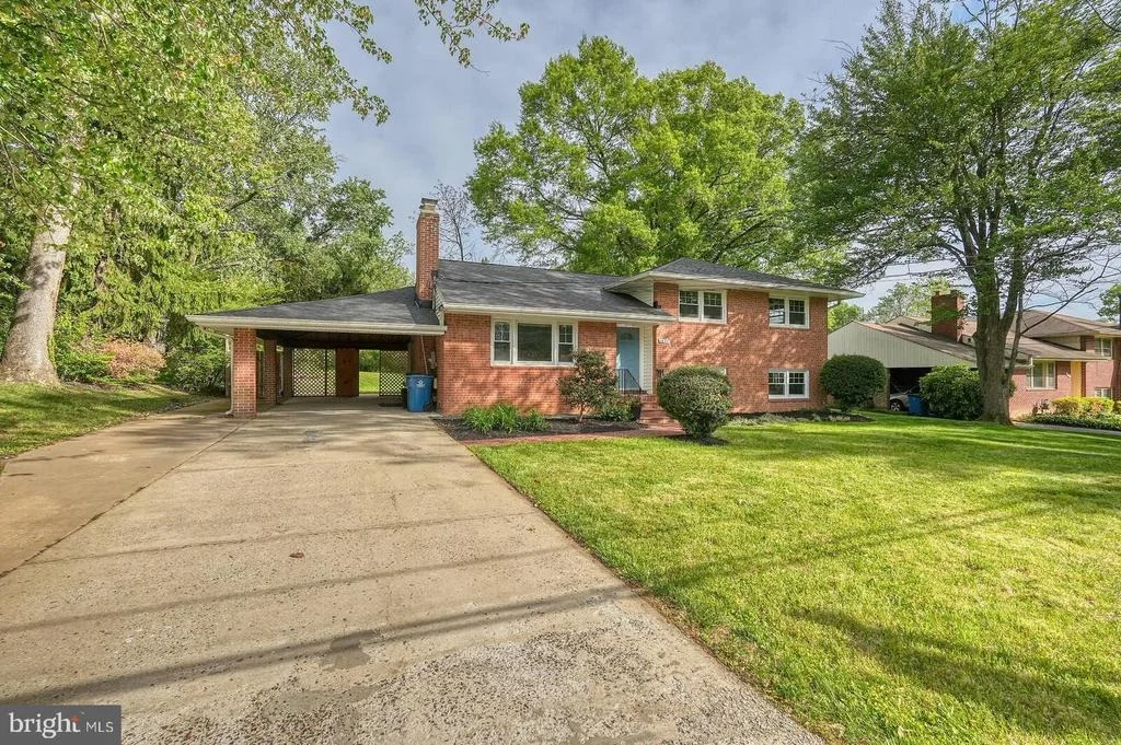 Photo of 1635 DINNEEN DRIVE