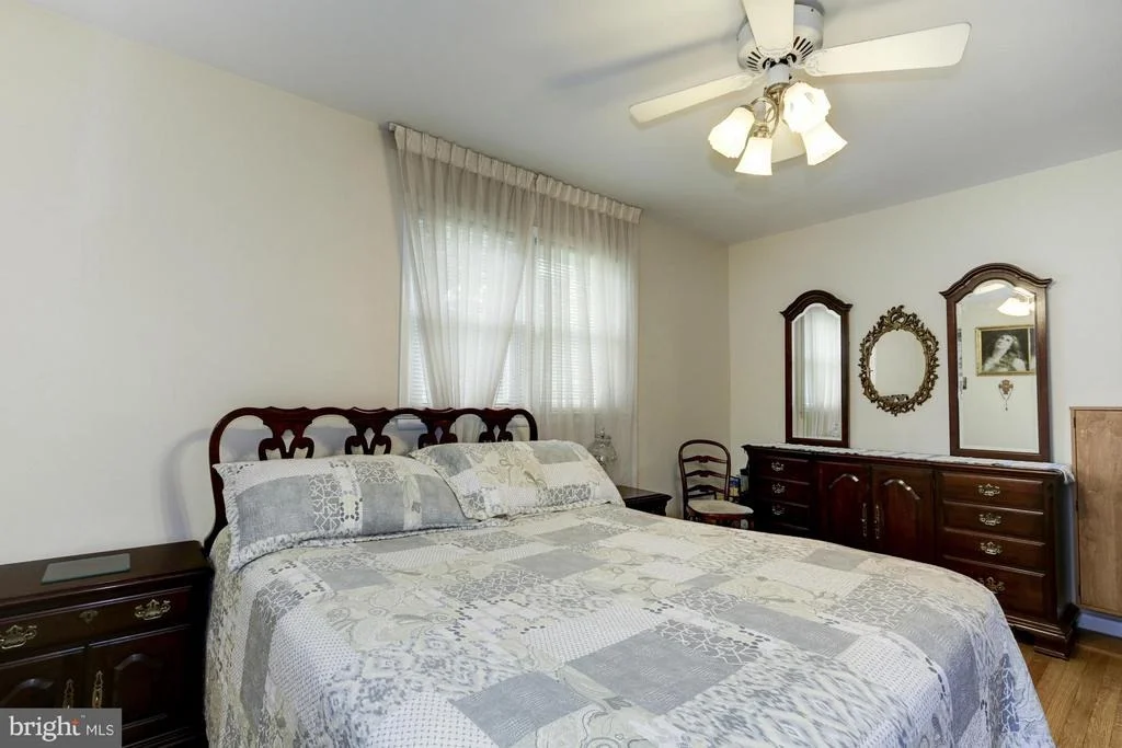 Photo of 1305 OAKVIEW DRIVE