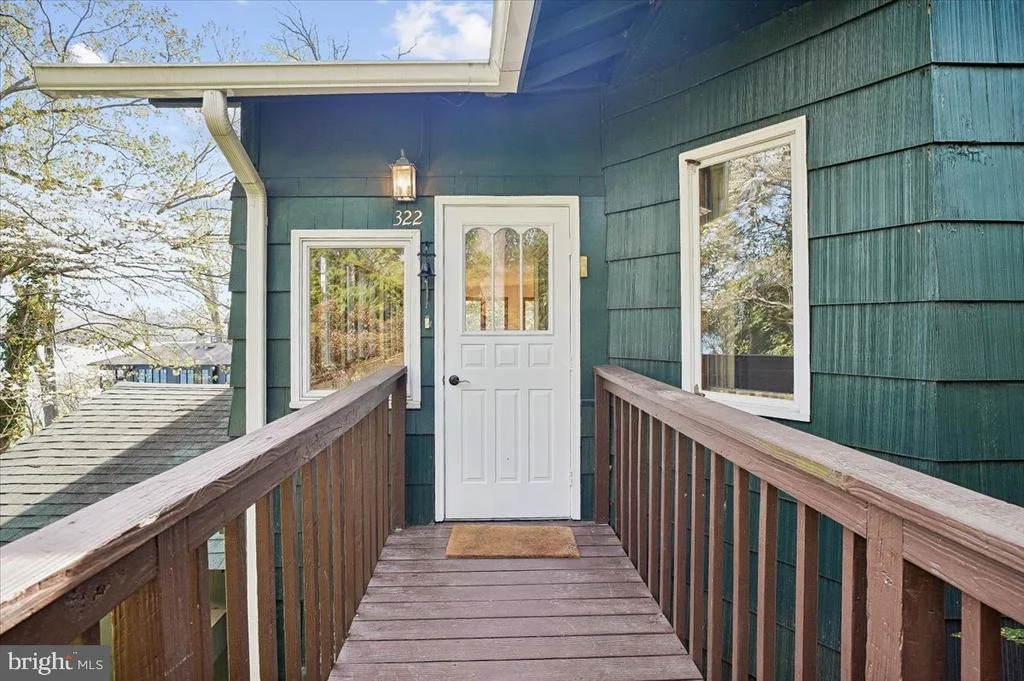 Photo of 322 CLOPSTON HILL