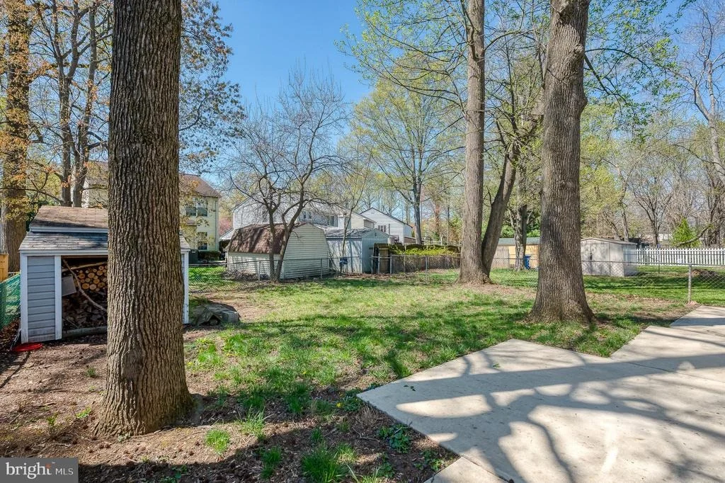Photo of 406 LABURNUM ROAD