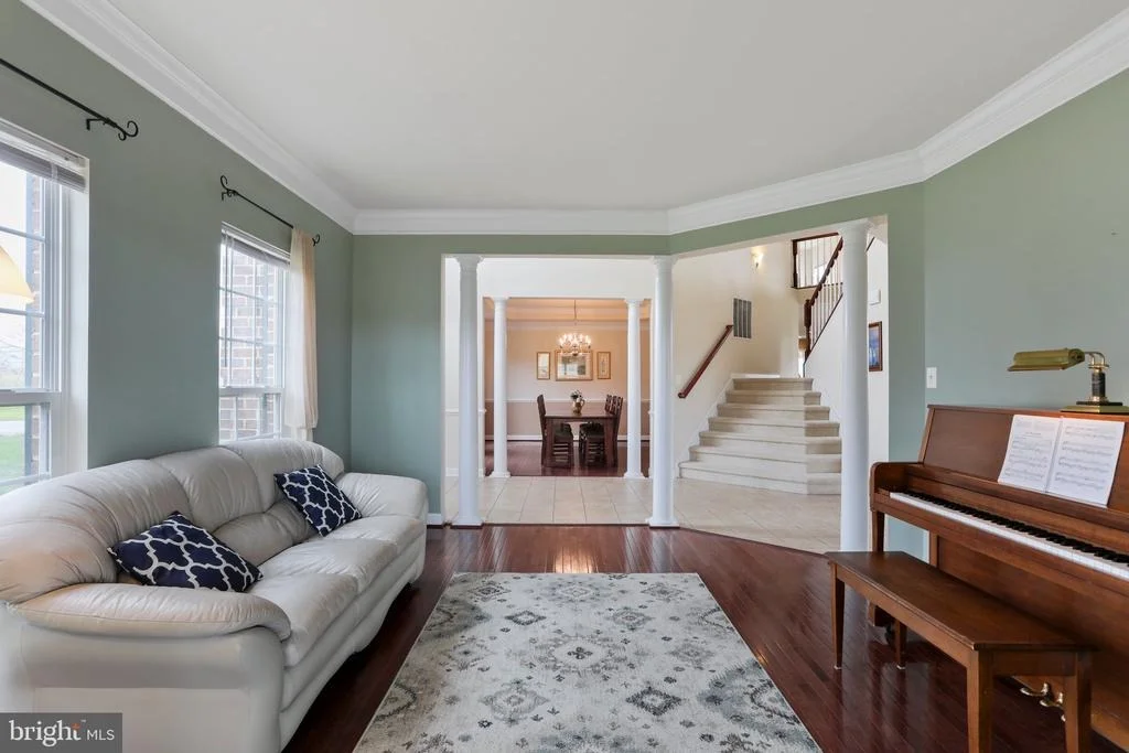 Photo of 10138 ROULETTE DRIVE
